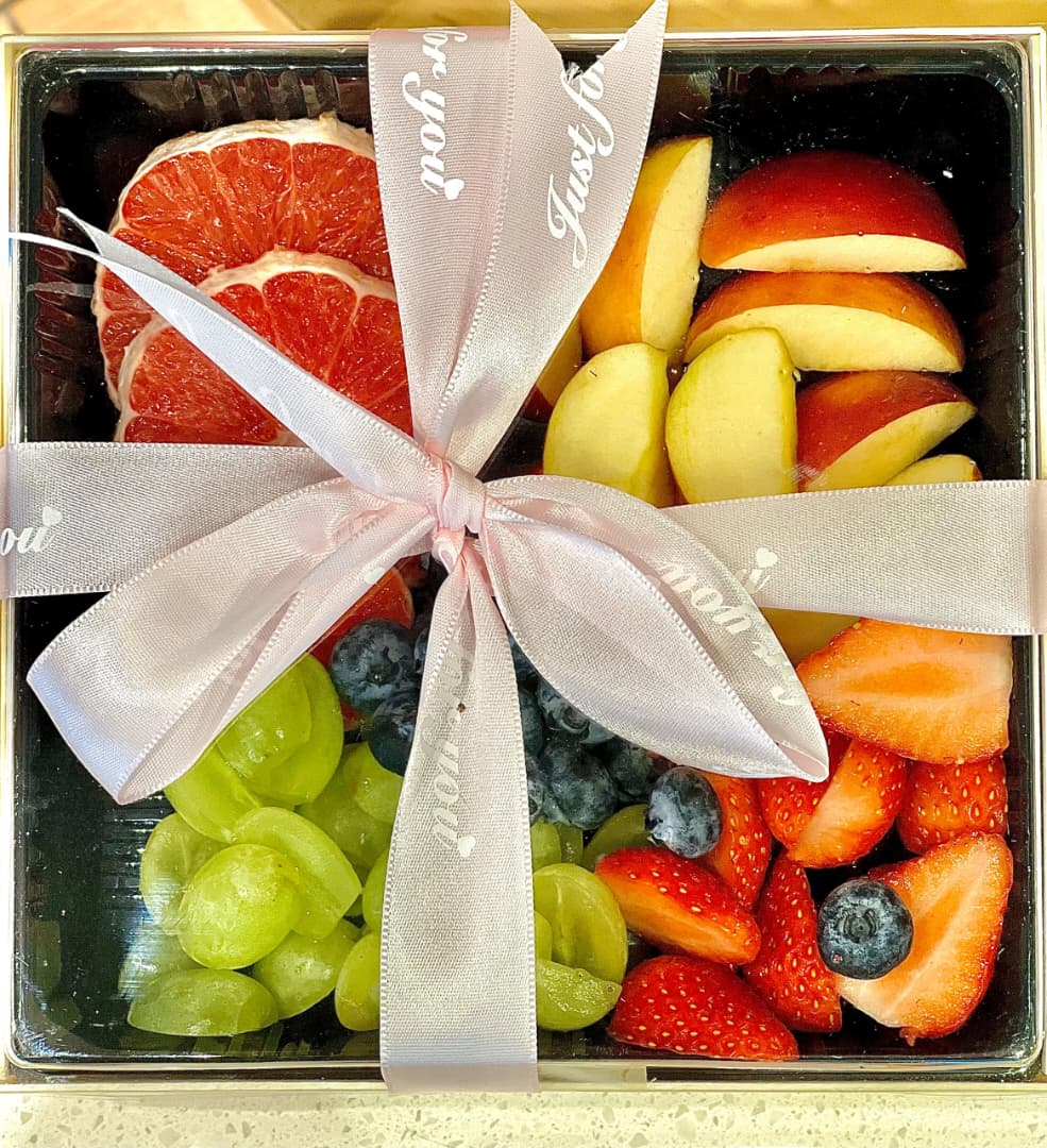 🍓 Signature Delicious Fruit Platter Box (3–4 Pax)