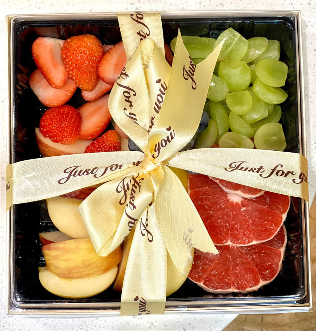 🍓 Signature Delicious Fruit Platter Box (3–4 Pax)